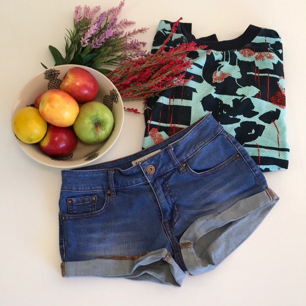 Bullhead Denim Size 0 Low Rise Denim Short Shorts